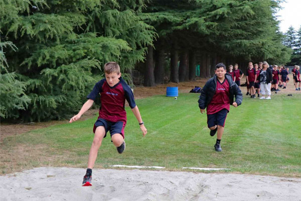 Nz-Darfield-High-School-student