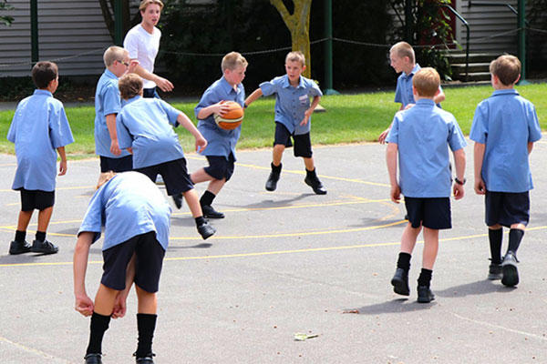 Nz-Darfield-High-School-students-play-basketball
