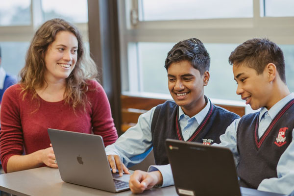 Nz-Newlands-College-teacher-talking-to-studentsNz-Newlands-College-teacher-talking-to-students