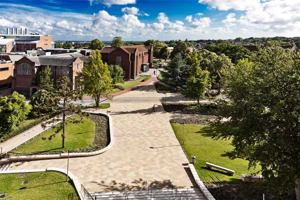 uni-southampton-footpath