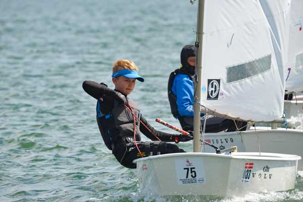 Bournemouth-Collegiate-School-students-boat-race-students