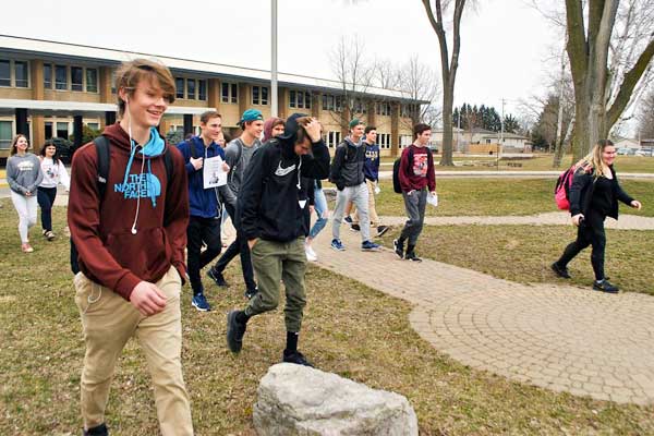 Chatham-Kent-Secondary-students-walking