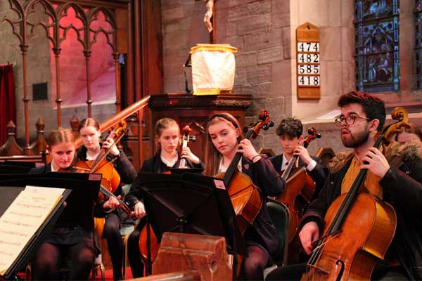 Hereford-Cathedral-School-music-practice-students