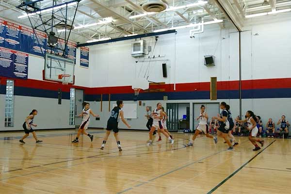 Holy-Names-Catholic-basketball-student