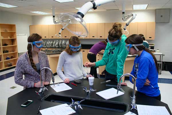 Ridgetown-District-High-School-lab-student